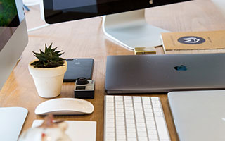 邮报：球迷假扮黄老板混进老特拉福德，随后被工作人员识破